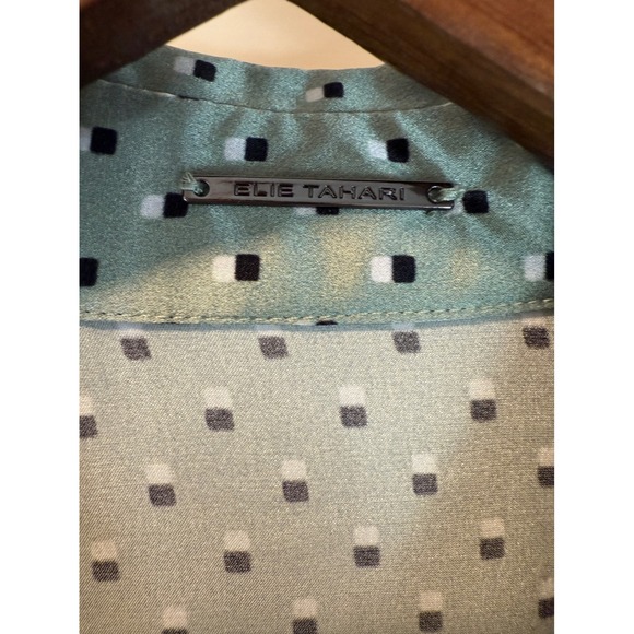 Elie Tahari Silk Button Up Blouse Ruched back waist Size L Sage Geometric Print - Picture 3 of 9